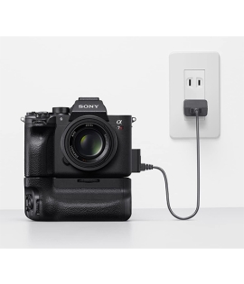 Sony Alpha 7R IV Full Frame Mirrorless Interchangeable Lens Camera w/High Resolution 61MP Sensor, up to 10FPS with Continuous AF/AE Tracking